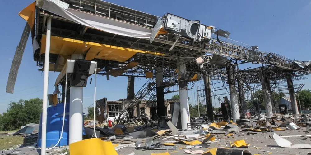 Дим від пожежі в Житомирі після удару по паливному об'єкту
