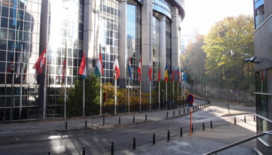 Omnibus V у Європарламенті: ключові цифри голосування та нові строки для оборонних проєктів
