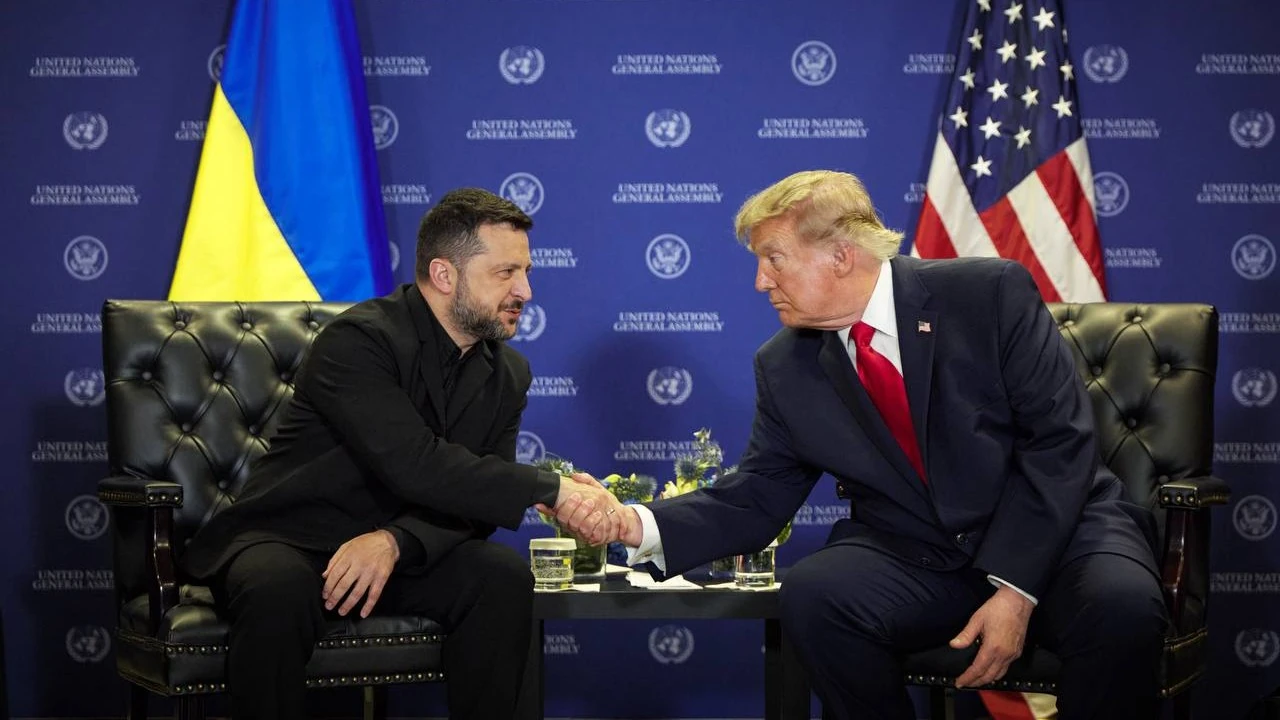 Трамп повідомив про згоду Зеленського пригальмувати удари по НПЗ Росії