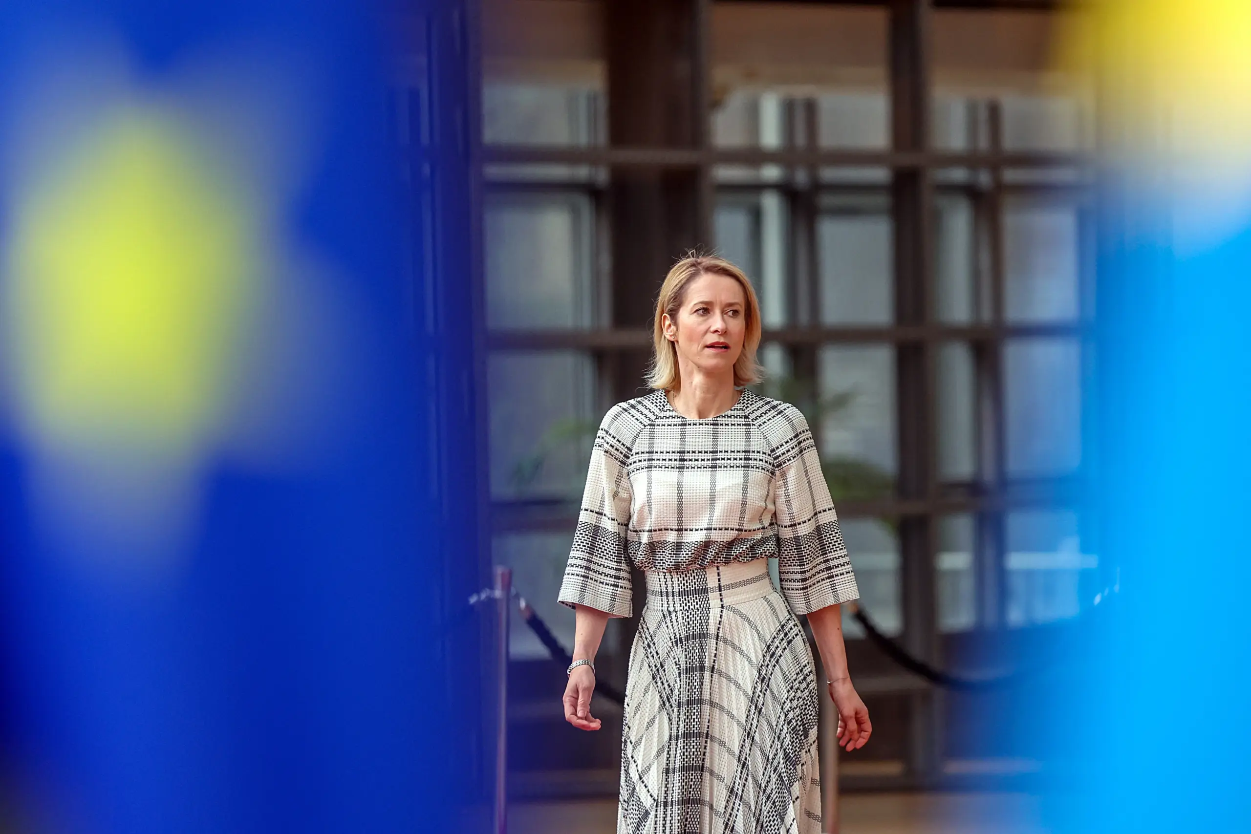 Кая Каллас дає коментар журналістам перед самітом ЄС