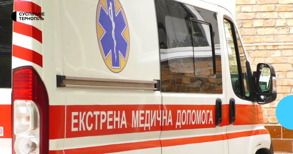 Пошкоджена господарська будівля приватного домогосподарства в Чорткові з ознаками пожежі після удару БпЛА