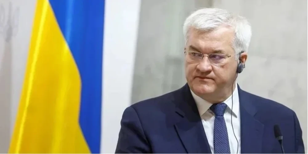 Міністр закордонних справ України Андрій Сибіга під час спілкування з журналістами